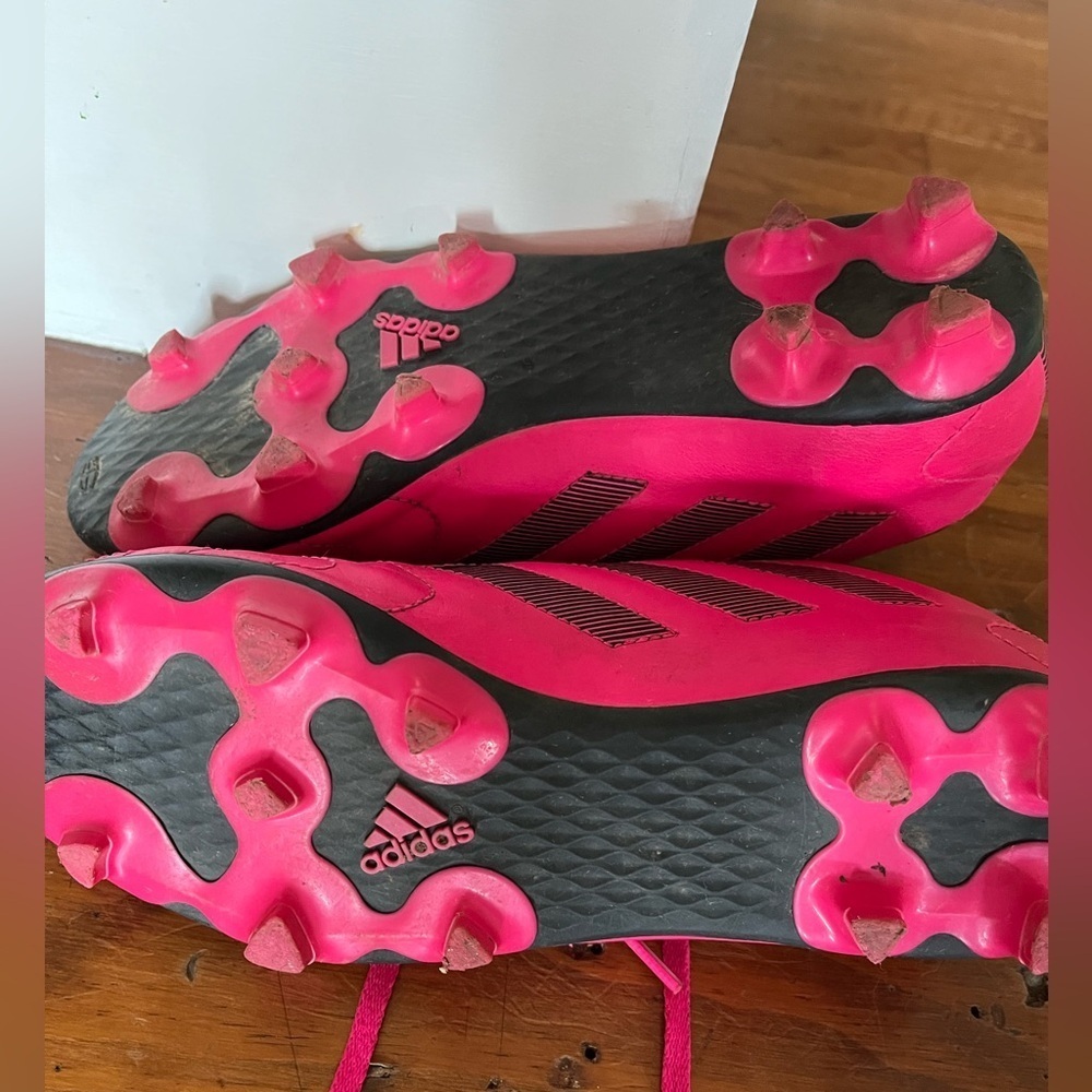Girls size 5.5 Adidas soccer cleats - Picture 6 of 9